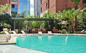 Entire Modern Downtown Apartment Ideal For Long-Term Stays